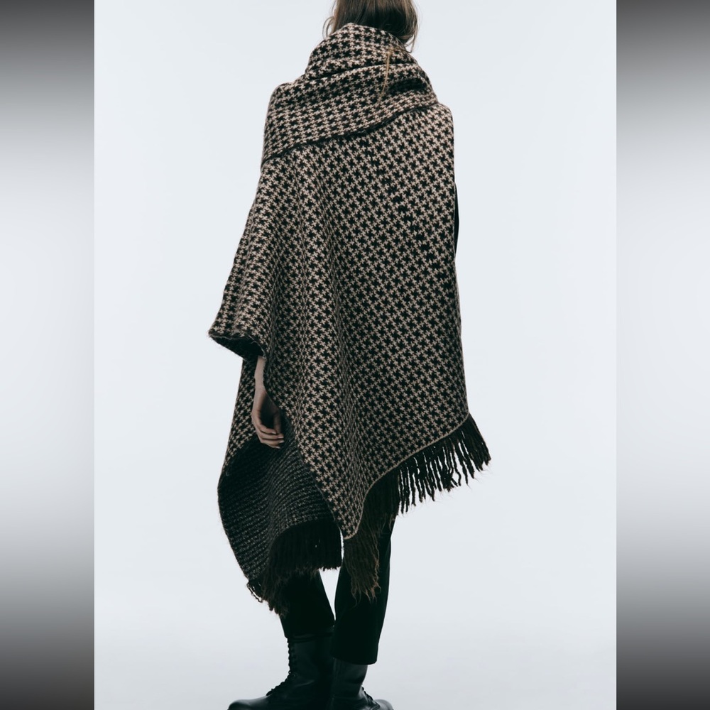 ZARA FRINGED KNIT JACQUARD CAPE - Picture 7 of 16